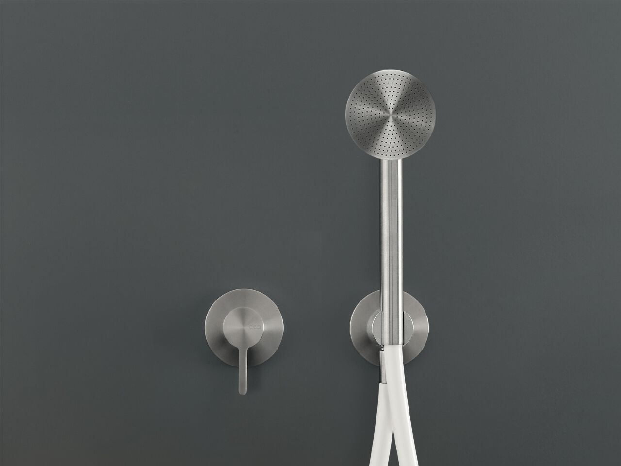 Настенный смеситель для ванны / душа с ручным душем CEADESIGN INNOVO ARCH-00009048