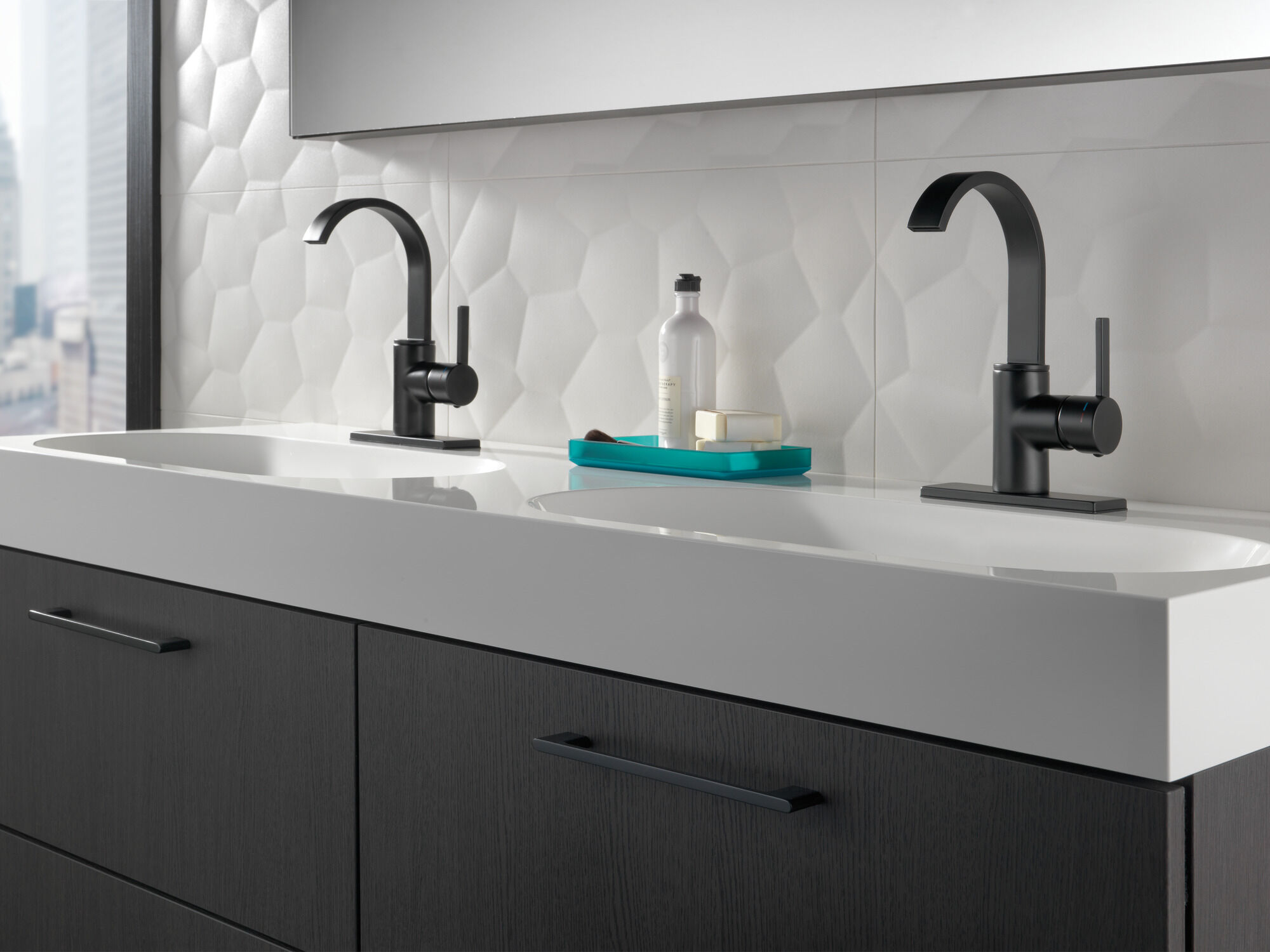 15630LF-BL Смеситель для ванной с одной ручкой Delta Faucet Mandolin Матовый черный  - Вид №3