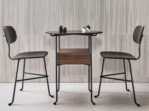 Шахматный стол из кожи