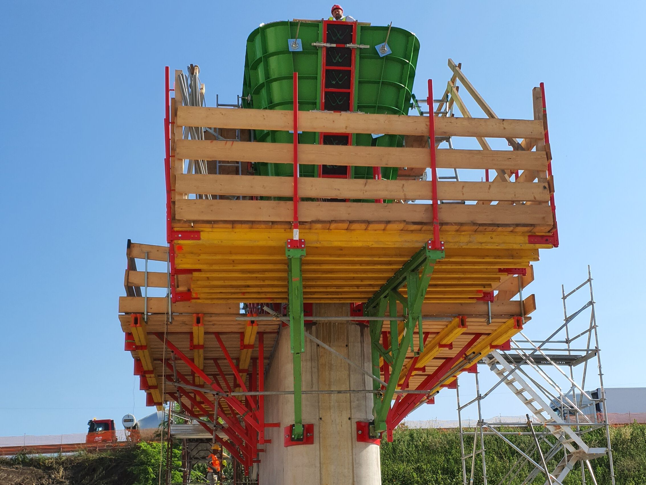 Регулируемые безудержные полки для опалубки Faresin Formwork FCB - MENSOLA RAMPANTE ARCH-00061406