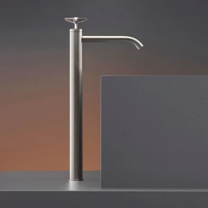 бортик прогрессивного смесителя для столешницы бассейна Н. 535 мм  CRX46 CEADESIGN