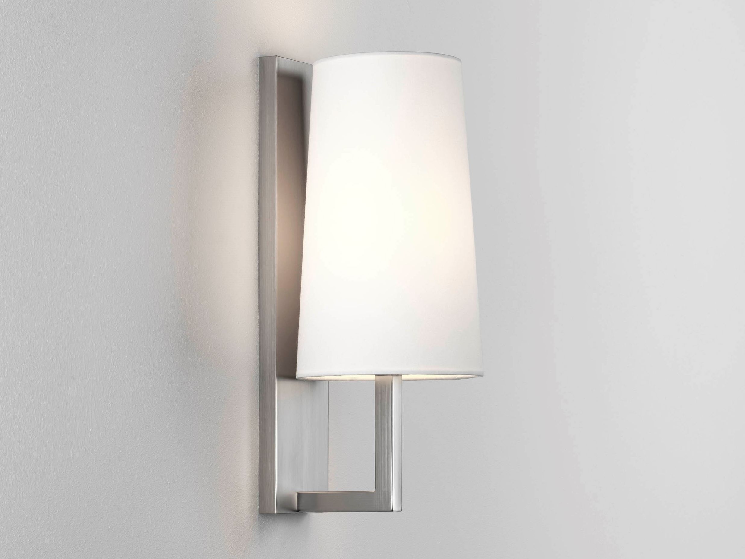 Алюминиевый настенный светильник и тканевый абажур Astro Lighting Riva ARCH-00074395