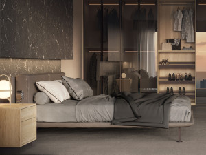 Кожаная двуспальная кровать с мягким изголовьем