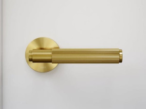 Ручка из нержавеющей стали на розетке