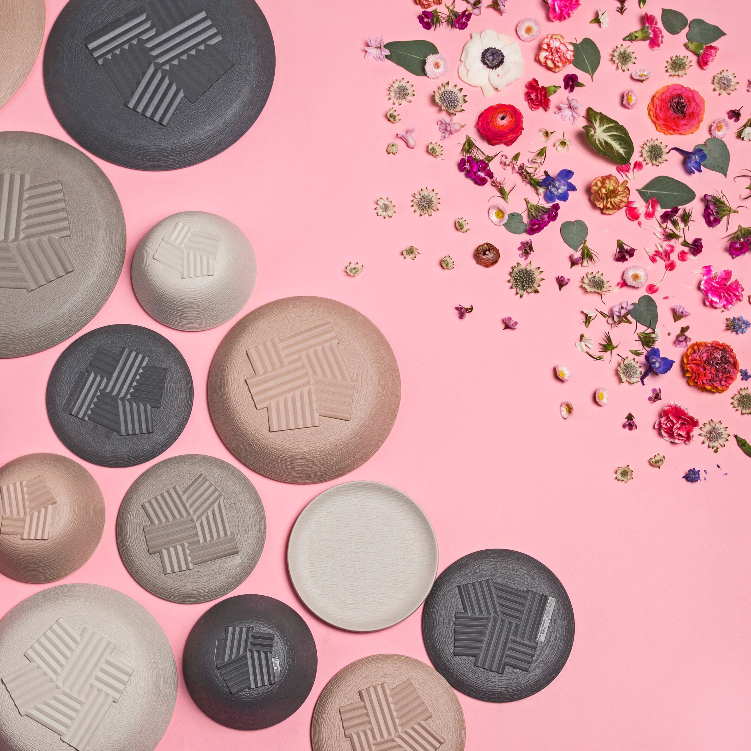 Набор десертных тарелок из меламина Kartell сюжет ARCH-00132979 - Вид №1