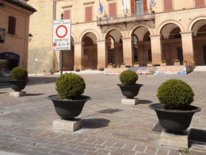 Neri Кашпо для общественных мест из чугуна Salix