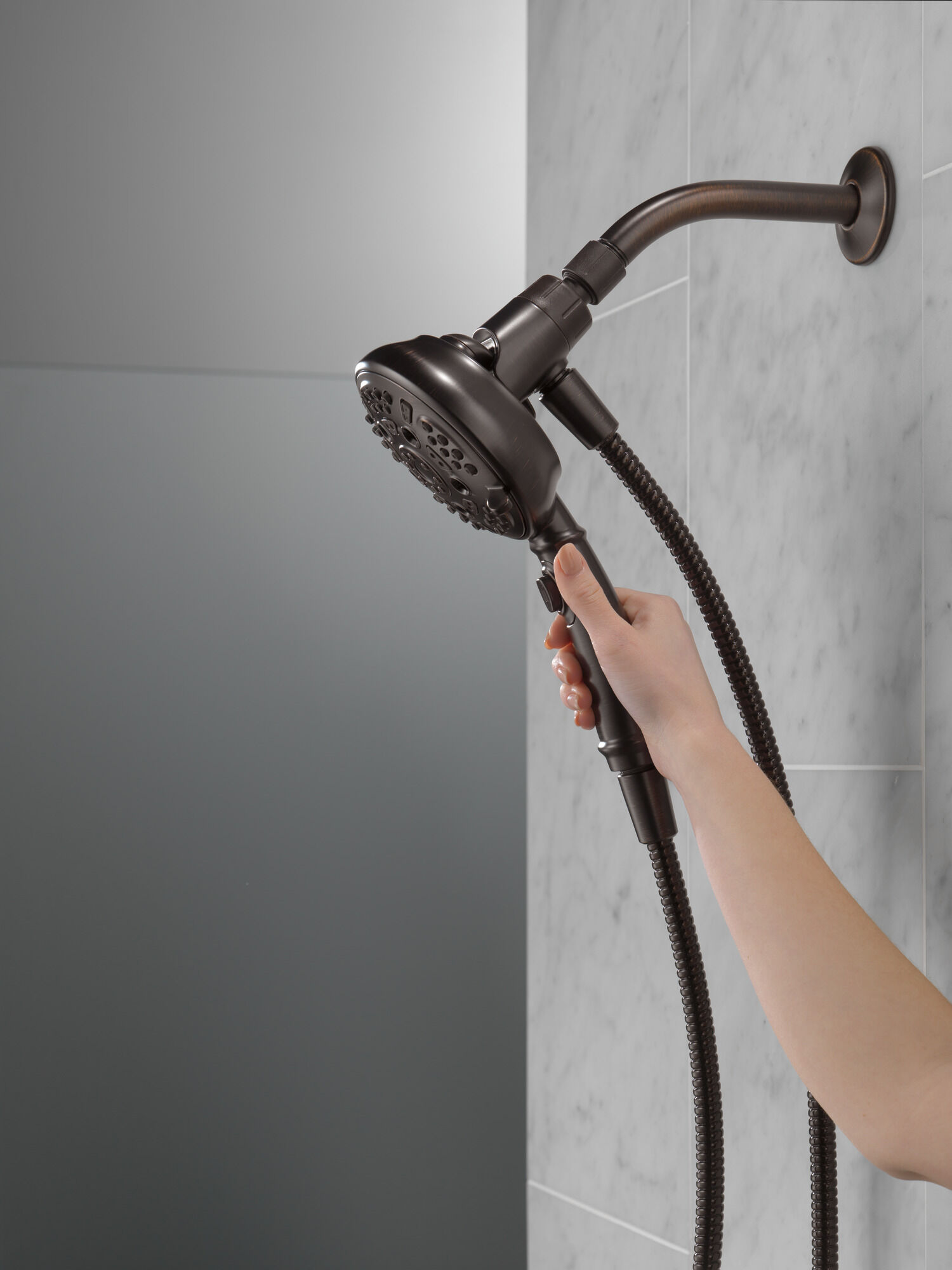 75506RB Ручной душ SureDock ™ с 7 настройками Delta Faucet DELTA Венецианская бронза - Вид №1