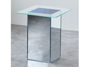 Высокий стеклянный журнальный столик