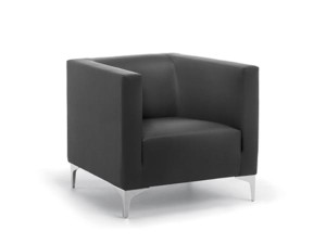 Кресло с подлокотниками