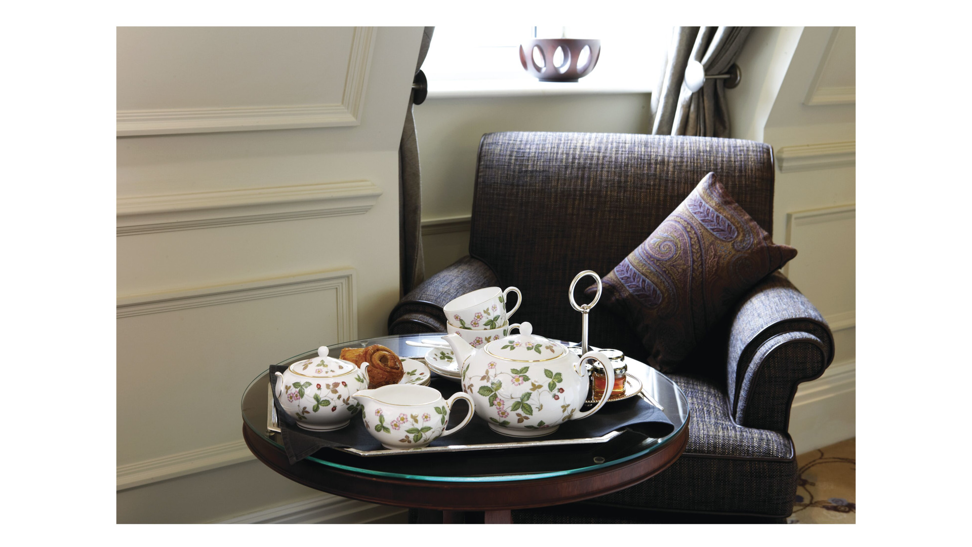 10671640 Wedgwood Сахарница Wedgwood Земляника 7см Фарфор костяной  - Вид №2