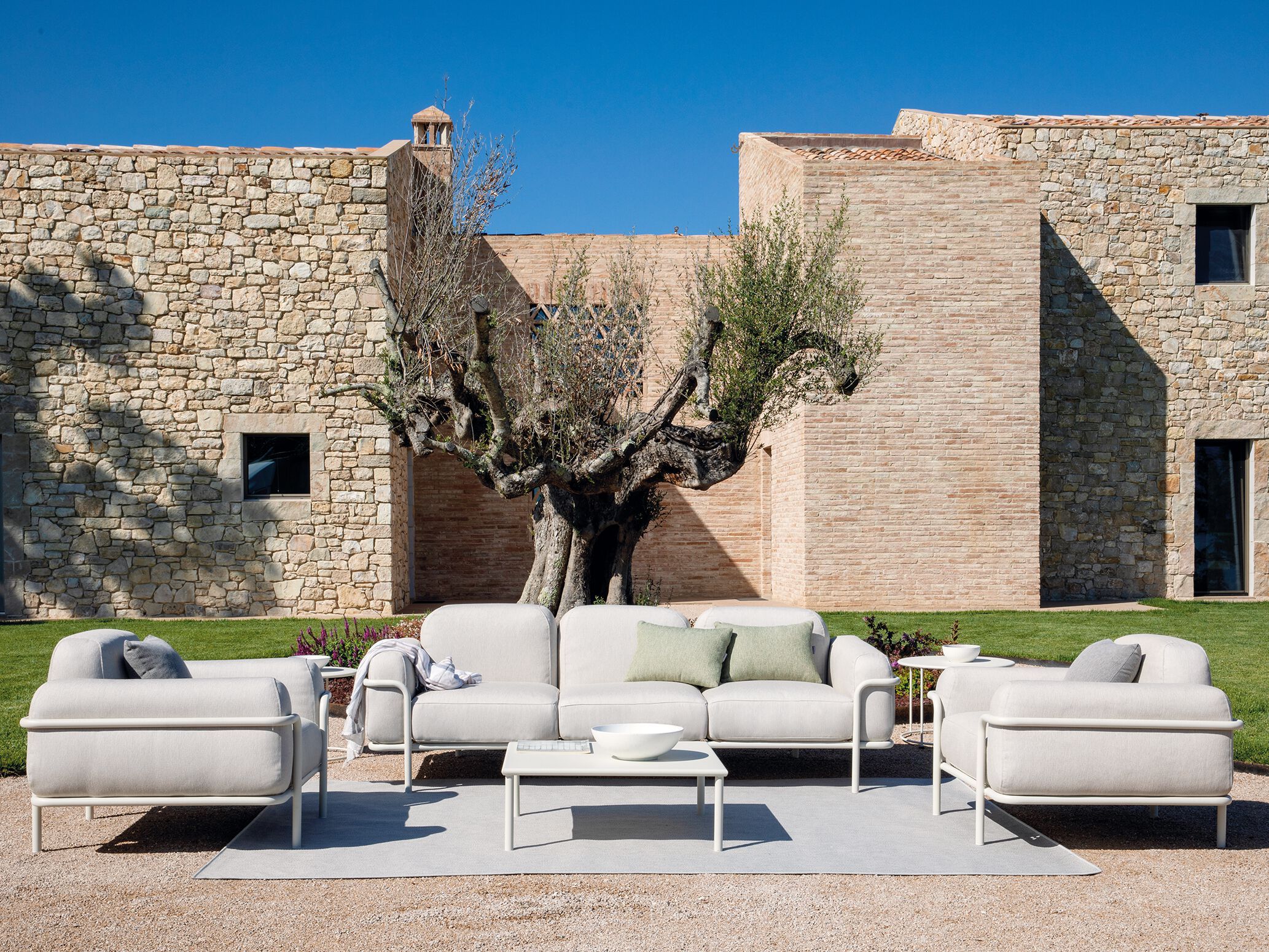 3-местный тканевый садовый диван Vermobil Hug ARCH-00117070 - Вид №1