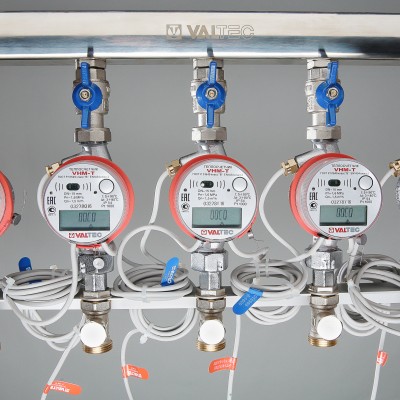 VT.GPM.06S04.L6 Узел этажный для поквартирного учета тепловой энергии Valtec 1", 6 вых., ввод слева  - Вид №3