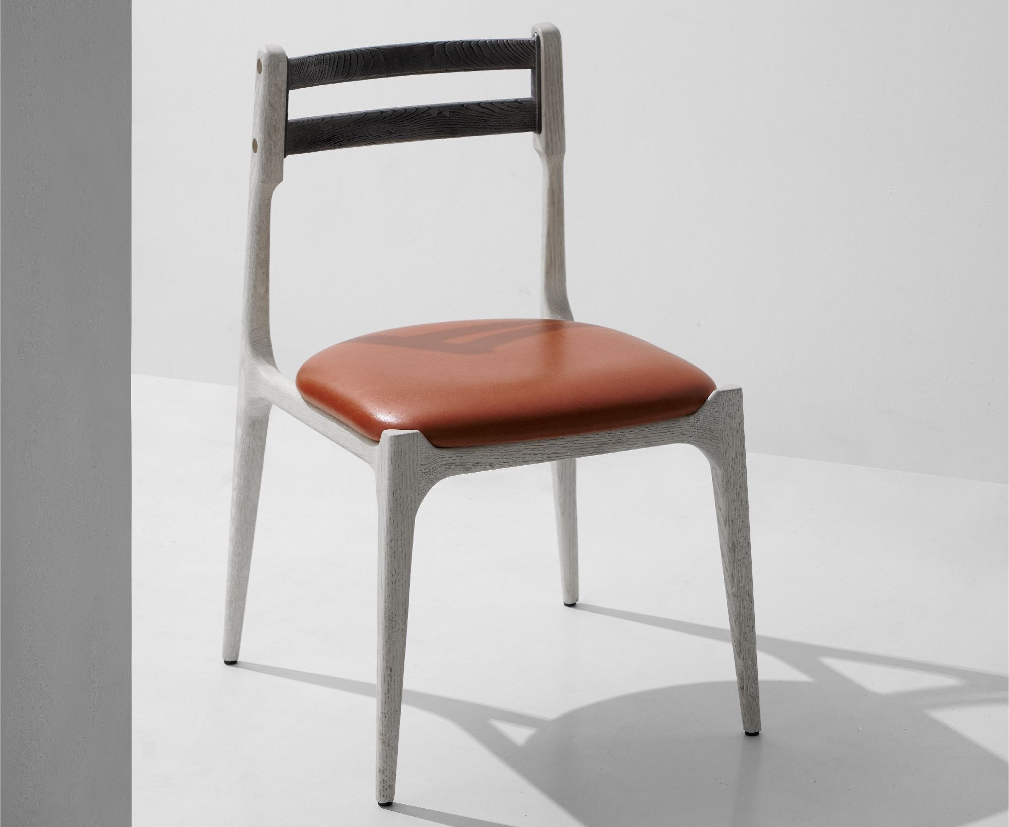 Дубовый стул с мягким сиденьем District Eight Сборка ARCH-00136221