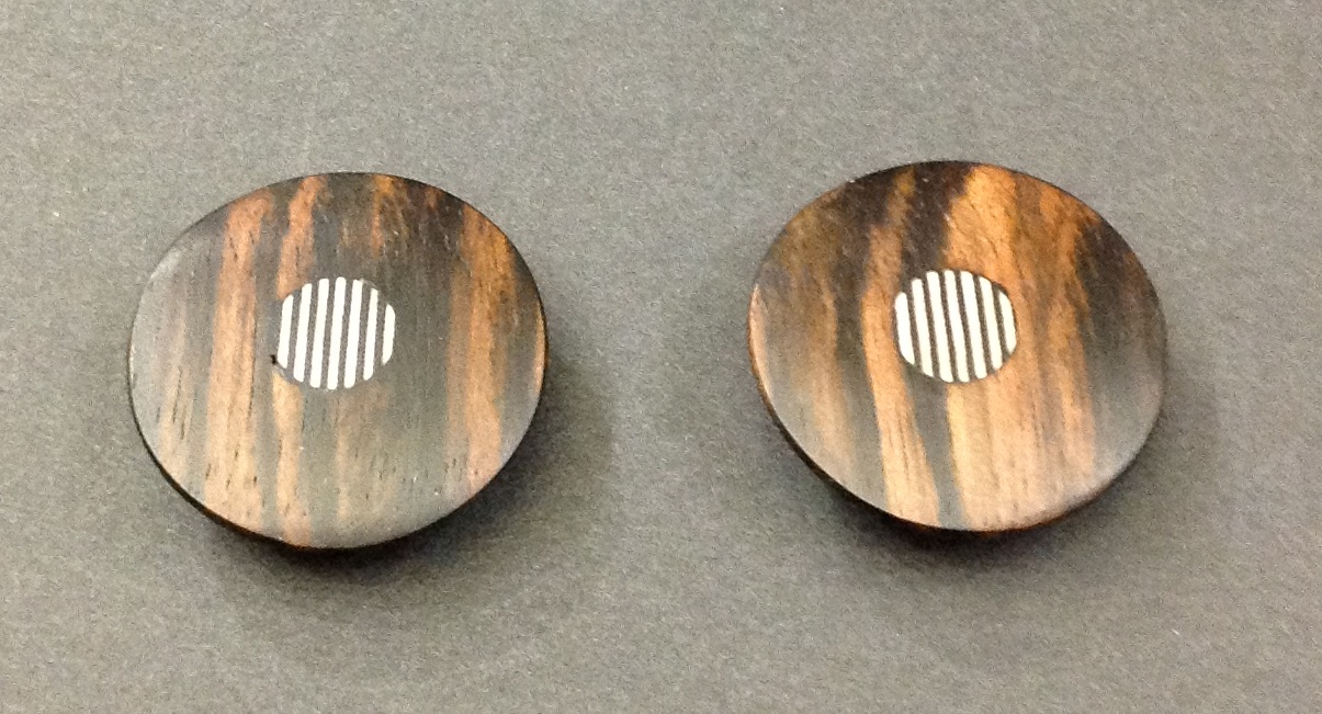 LR12 Серьги клипсы круглые, дерево палисандр Larondelle Santreyd 