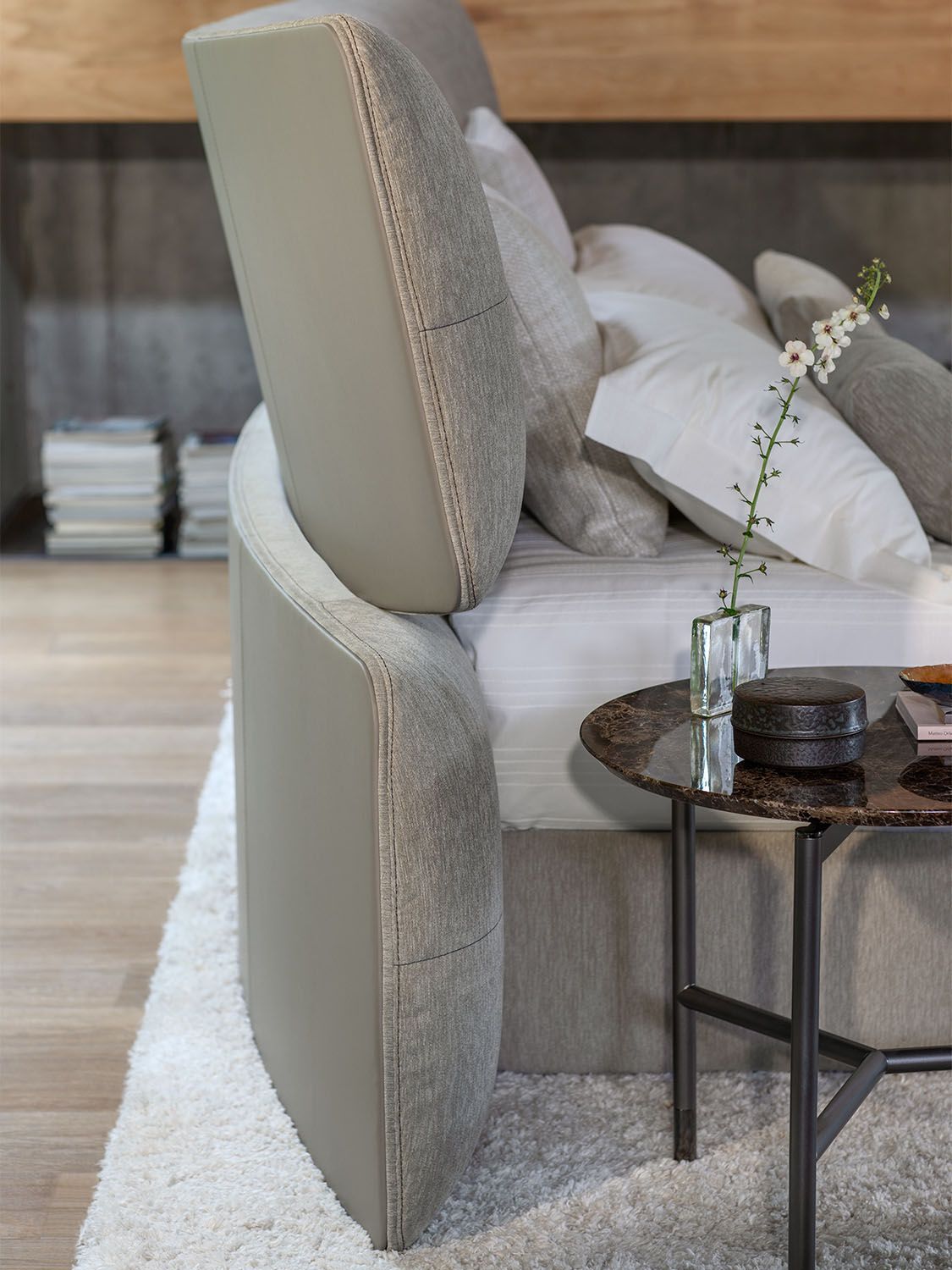 Двуспальная кровать из ткани с мягким изголовьем Flou YUNA ARCH-00127400 - Вид №4