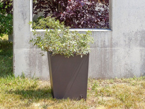 Высокий железный плантатор