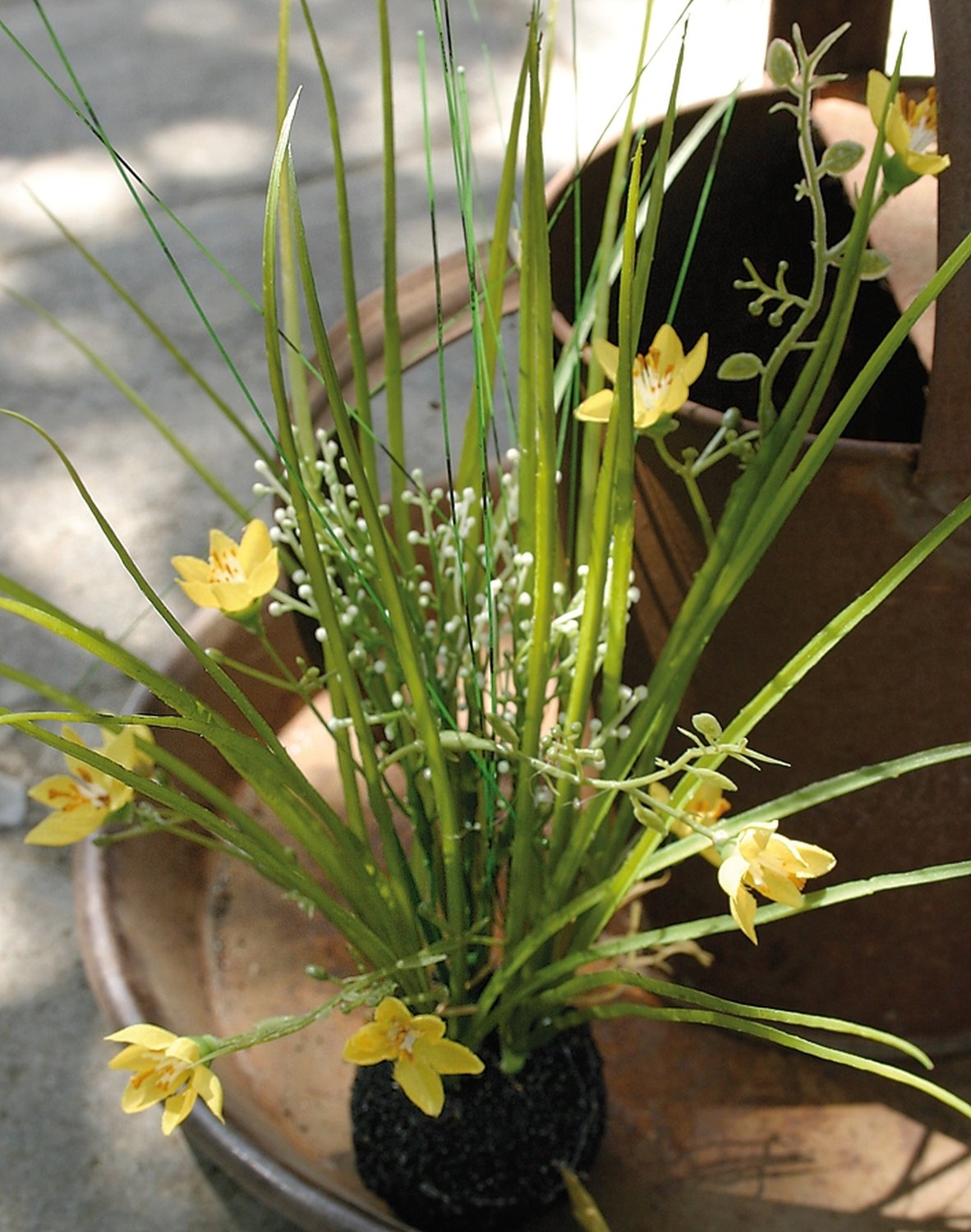 5104 330 a2 Искусственная трава с цветами в 'почве', 43 см, желтая H-andreas  - Вид №4