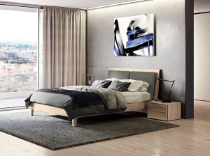 Деревянная двуспальная кровать с мягким изголовьем