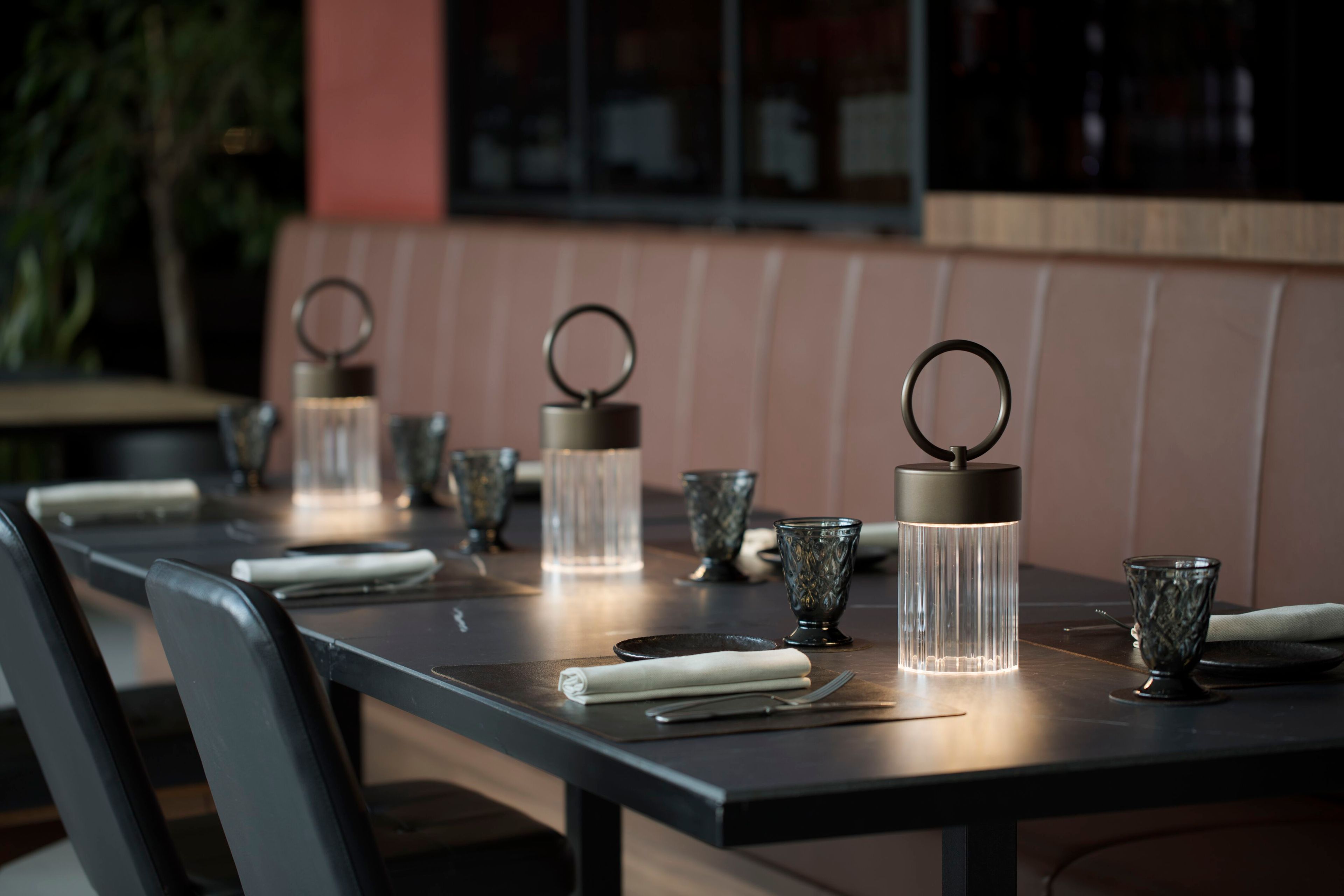 Светодиодная настольная лампа из плексигласа® с USB-зарядкой Contardi CLARETTA ARCH-00101103 - Вид №16