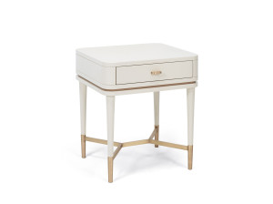 Деревянная тумбочка с ящиками