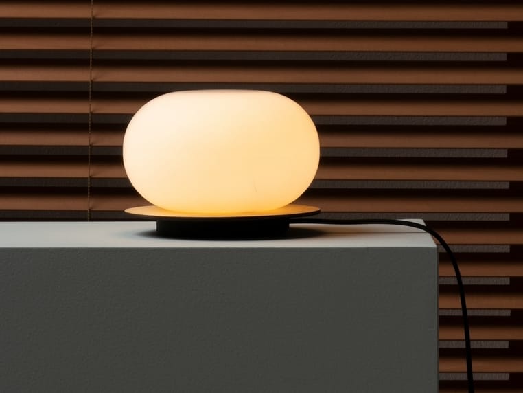 Настольная лампа из ясеня и выдувного стекла Milan Iluminacion Knock ARCH-00039338