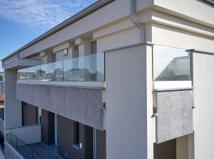 Стеклянный парапет для окон и балконов