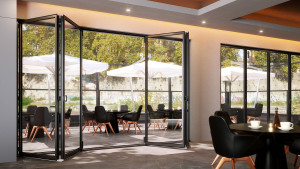 Алюминиевые складные двери для перголы