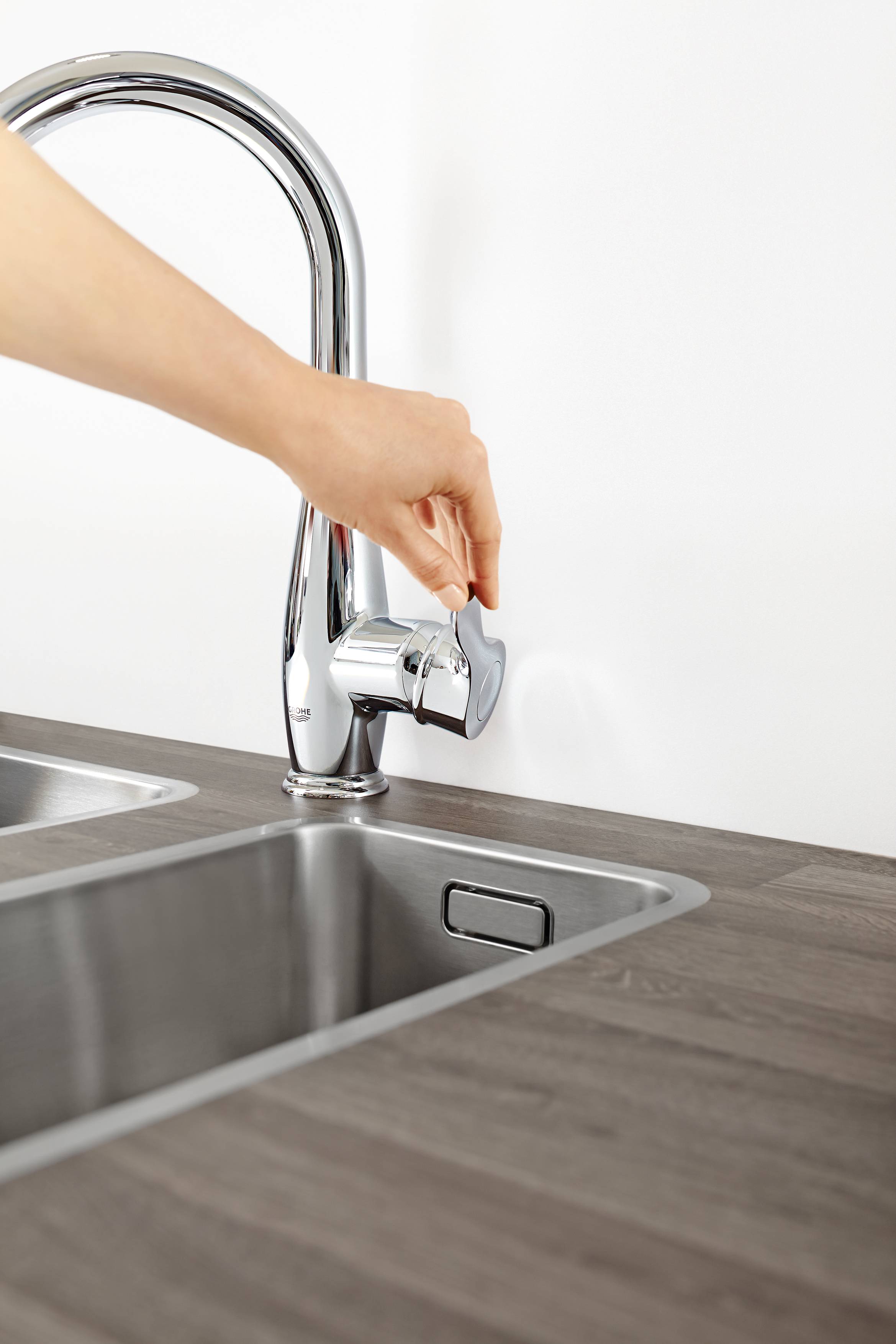 Смеситель для кухни GROHE Parkfield с выдвижным изливом/лейкой, хром (30215001) - Вид №3