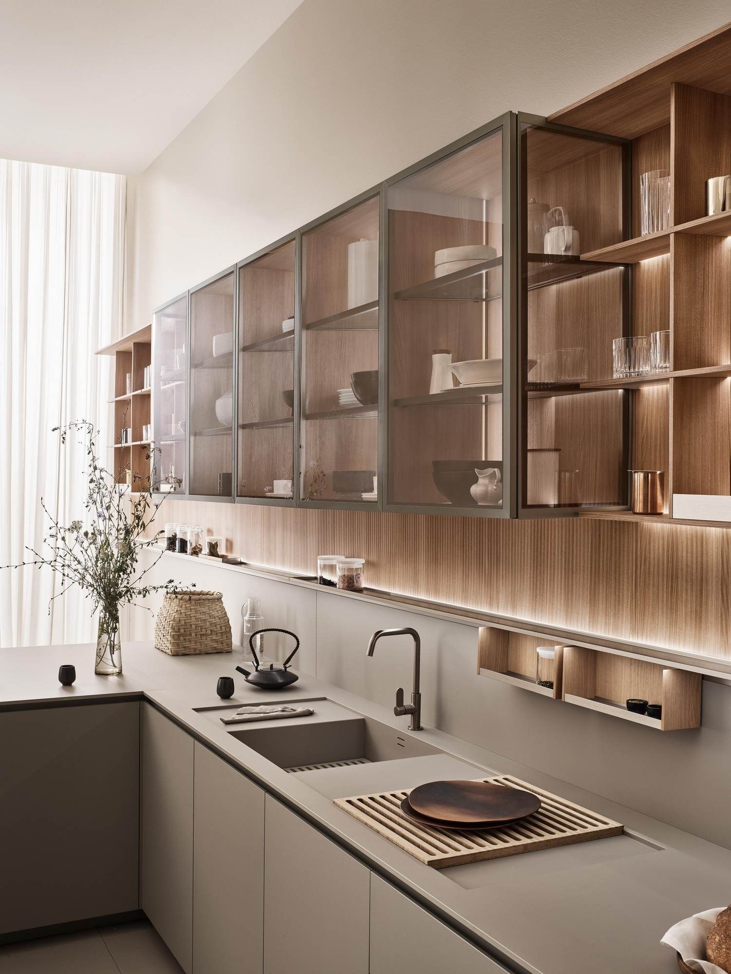 Кухня без ручек на заказ с полуостровом ERNESTOMEDA знак ARCH-00069072 - Вид №9