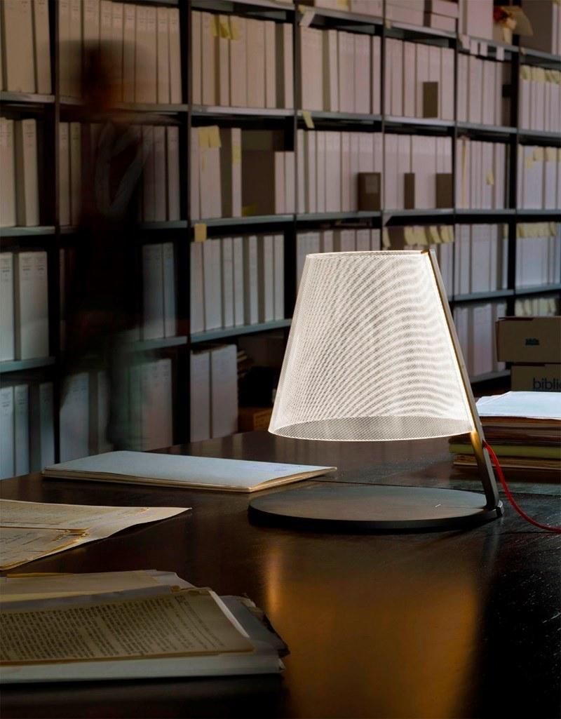 Martinelli Luce Настольная лампа из алюминия с абажуром из метакрилата  827  - Вид №5