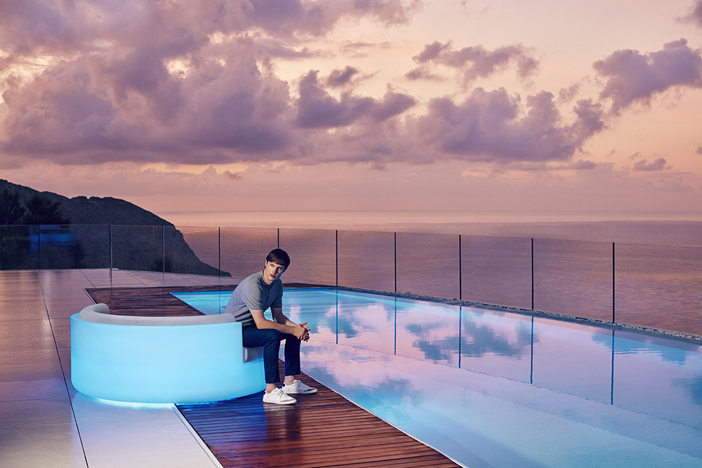 088350 Кровать Ulm c фиксированной спинкой LED Vondom Vela