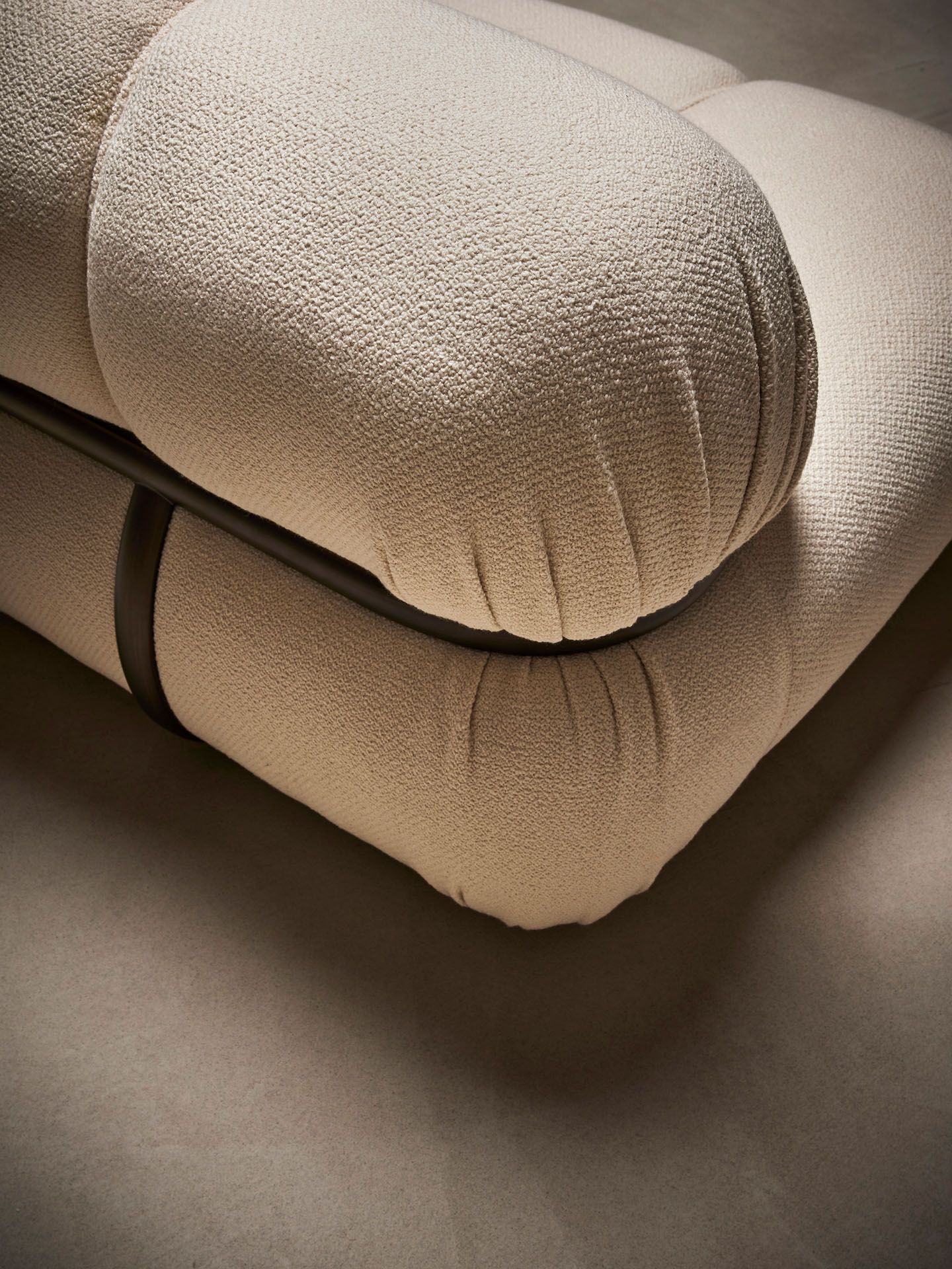 3-местный замшевый диван Nube Italia Bold ARCH-00020102