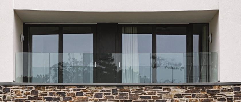 Q-RAILING ITALIA Парапет из алюминия и стекла для окон и балконов Easy glass® sun-id-1439668 - Вид №3