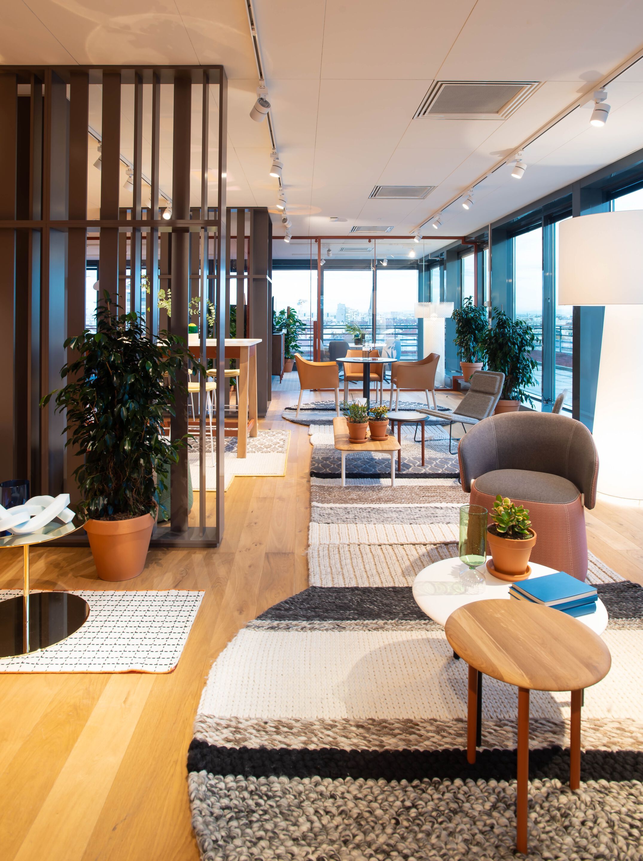 Круглый журнальный столик из массива дуба Haworth Openest ARCH-00058327 - Вид №2