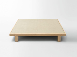 Квадратный низкий садовый журнальный столик с тканевой столешницей