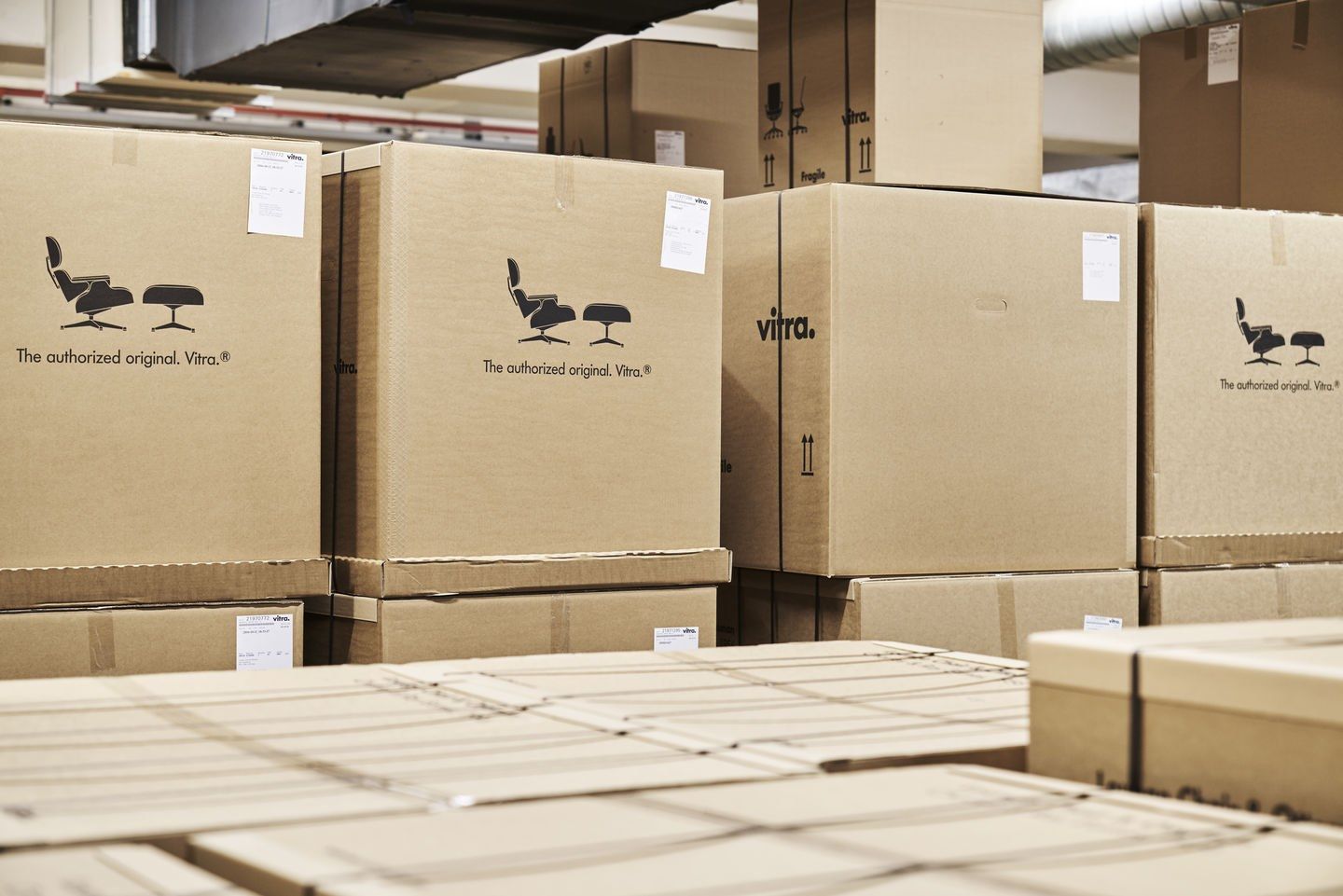 Кожаное вращающееся кресло с подставкой для ног VITRA Eames Lounge Chair ARCH-00107694 - Вид №5