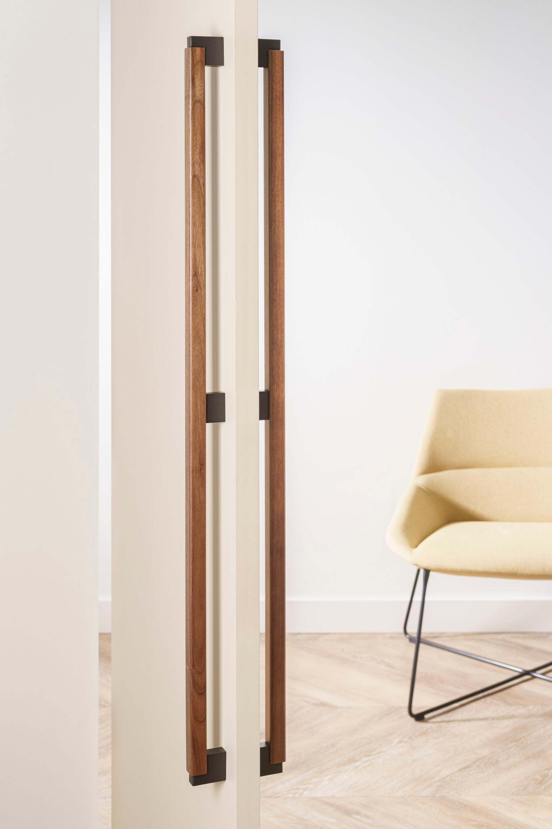 Ручка / ручка для мебели из грецкого ореха Viefe DUO BIG ARCH-00142708 - Вид №2