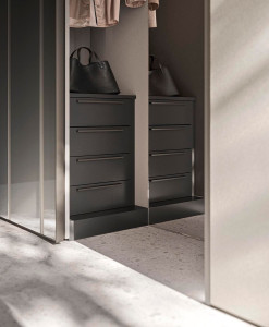 Гардеробная с оборудованным отсеком