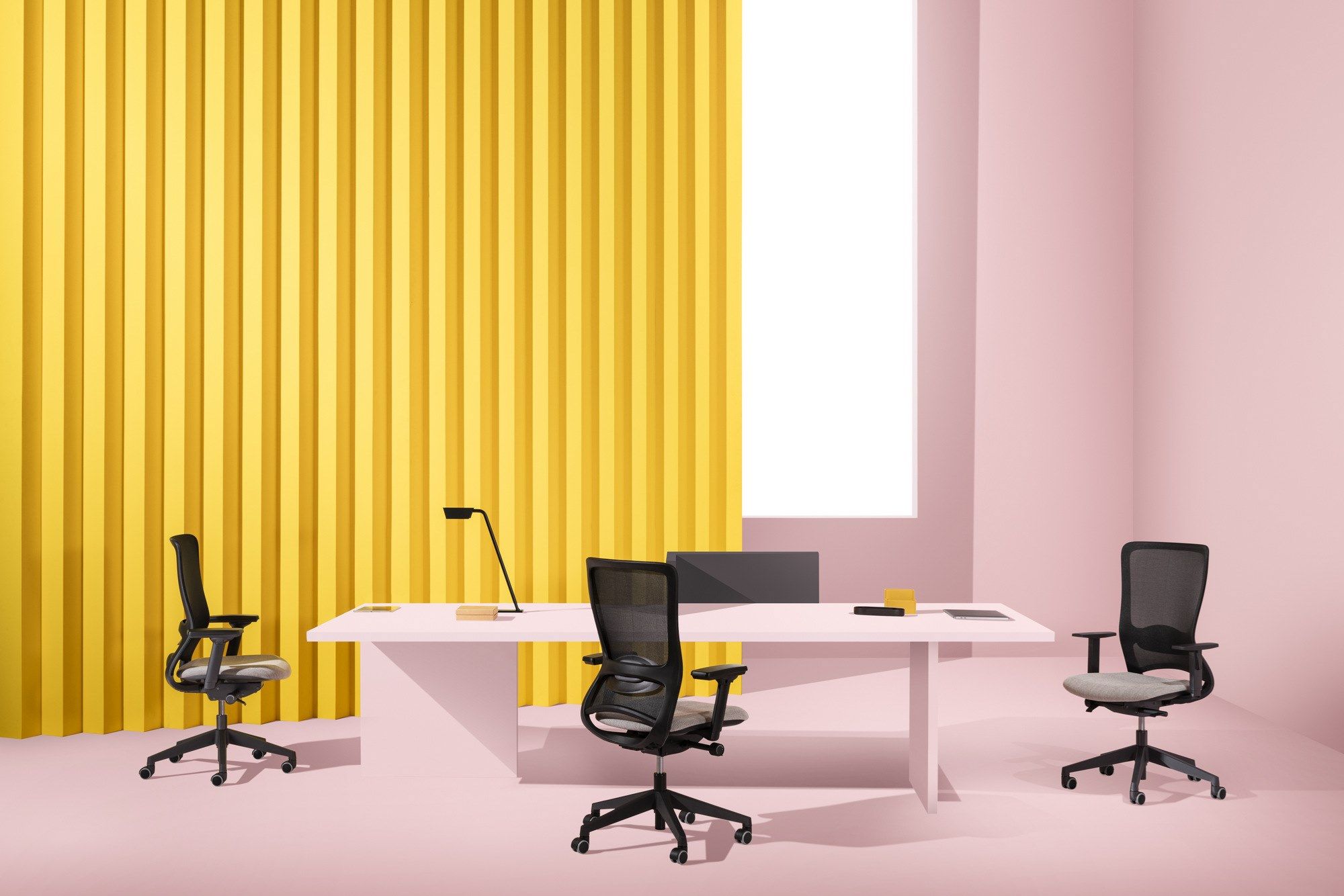 Офисное кресло с сетчатыми колесами и подлокотниками с 5 спицами Luxy ARCH-00020098 - Вид №6