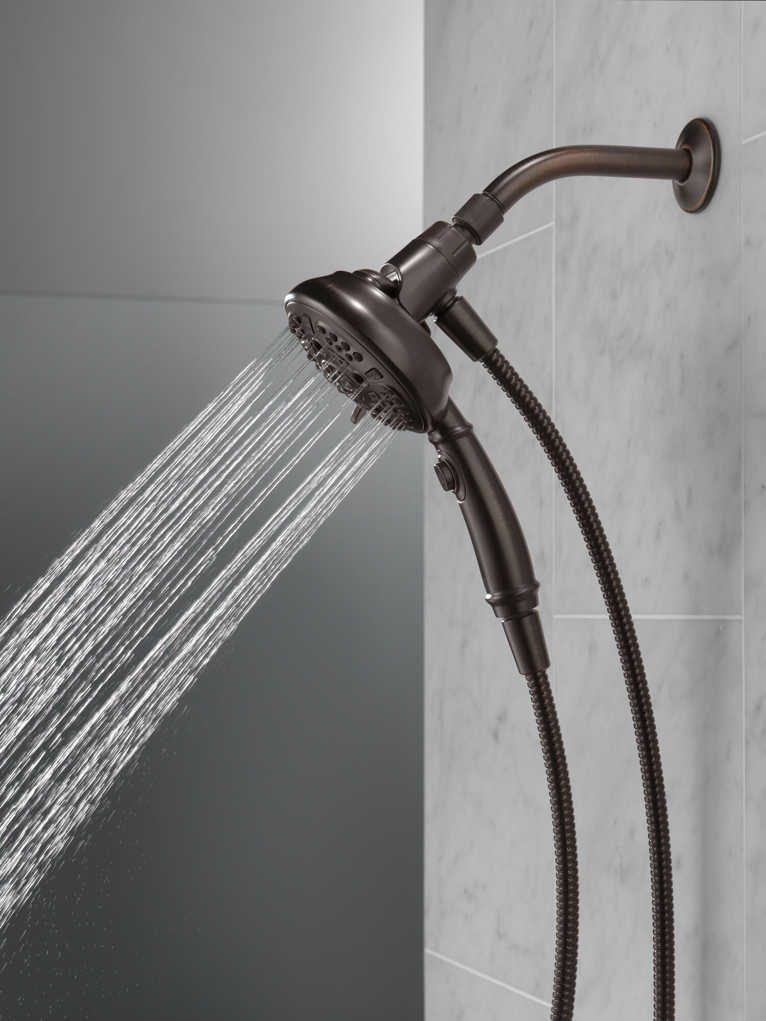 75506RB Ручной душ SureDock ™ с 7 настройками Delta Faucet DELTA Венецианская бронза - Вид №11