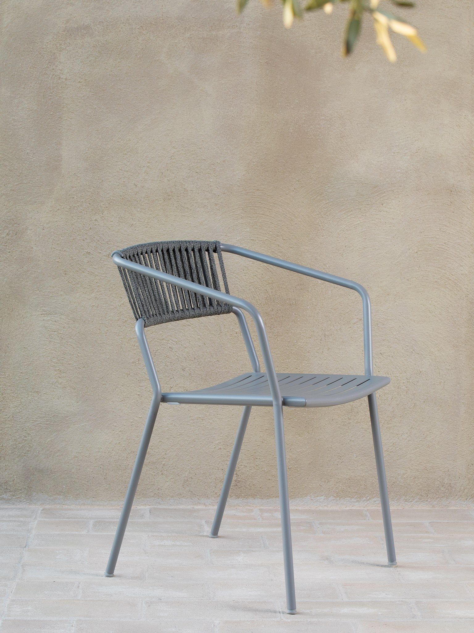 Металлический штабелируемый садовый стул с подлокотниками Vermobil ARCH-00090276 - Вид №16