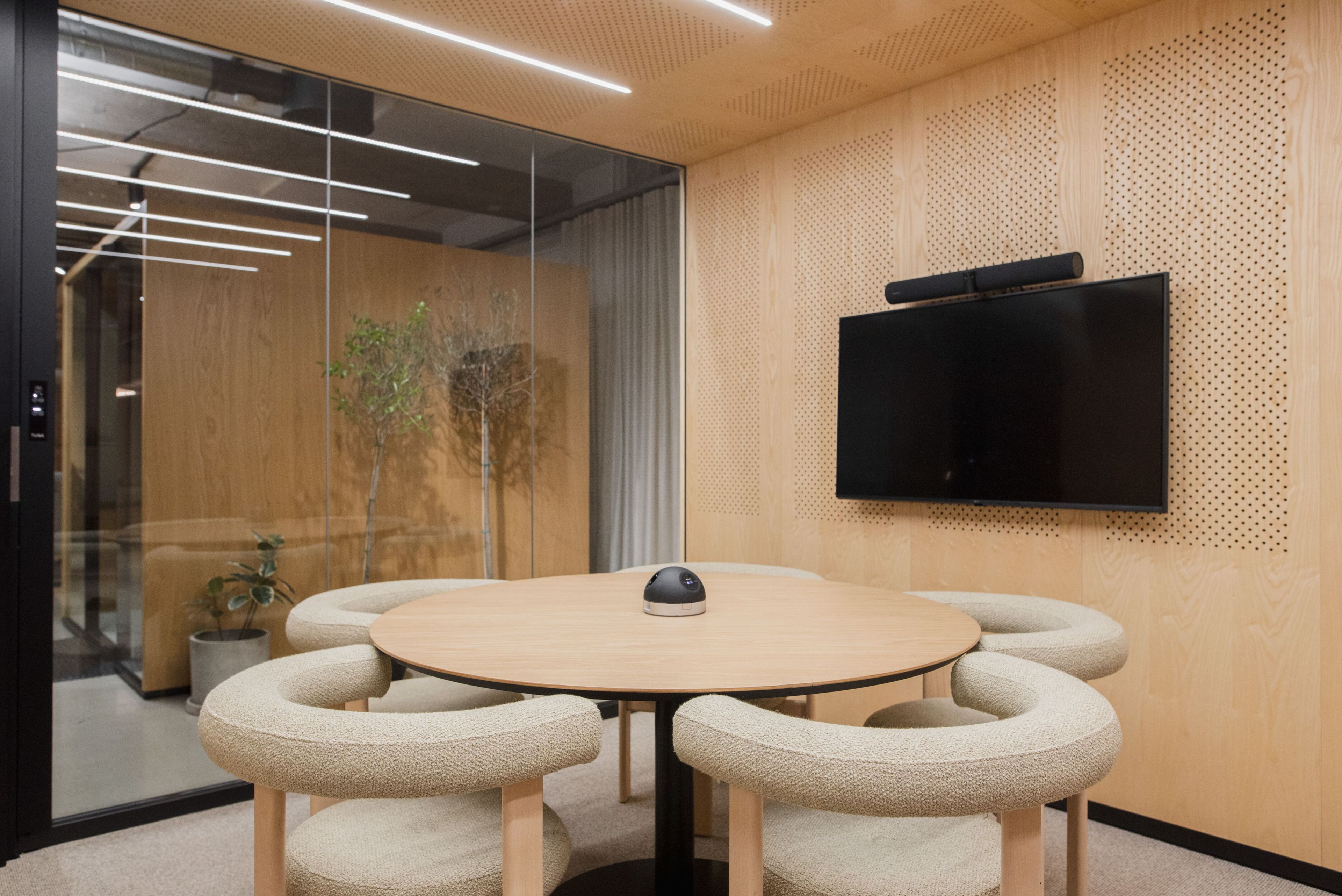 Круглый ламинированный стол для встреч с электрической розеткой Taiga Concept мебель ARCH-00083252 - Вид №3