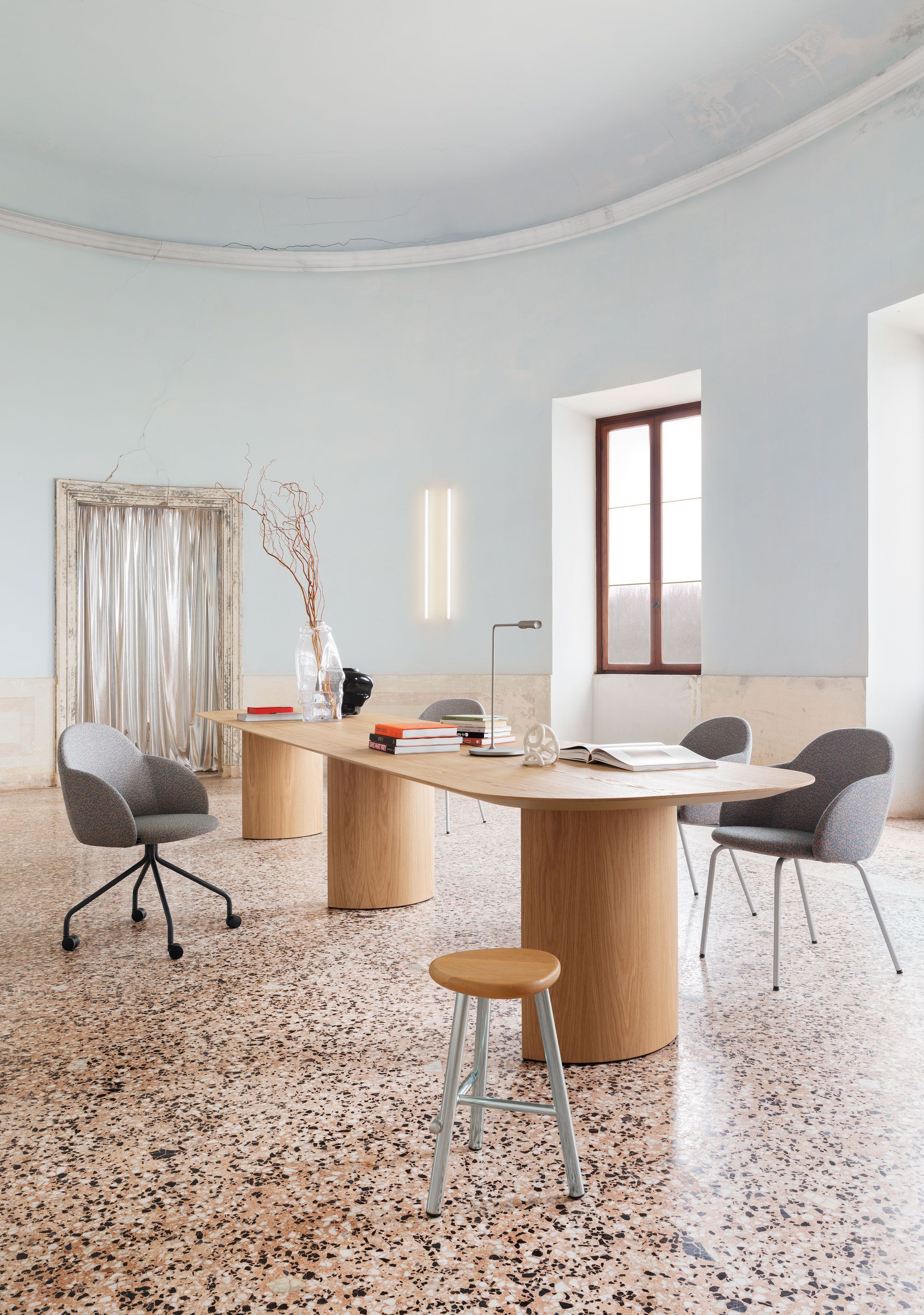 Низкий стул из стали и дерева с подставкой для ног Miniforms MILK ARCH-00091974 - Вид №2