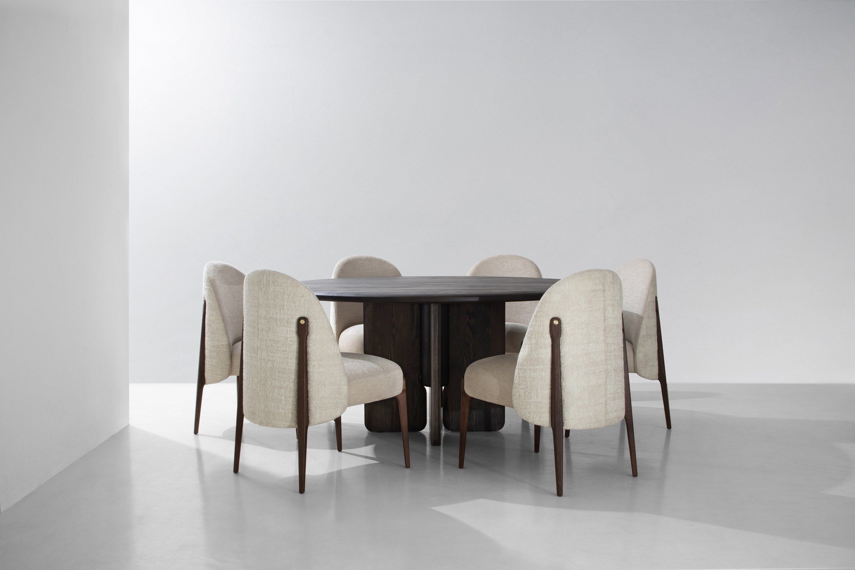 Круглый стол из ели District Eight Faifo ARCH-00149341 - Вид №1