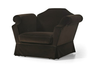 Тканевое кресло с подлокотниками