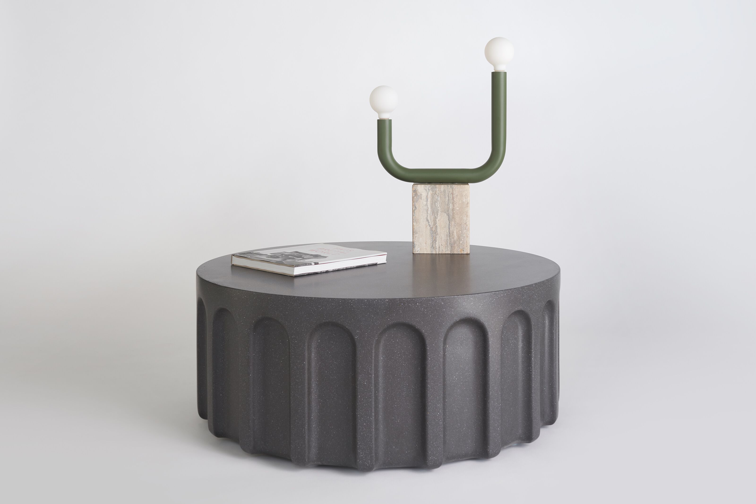 Низкий круглый журнальный столик из железобетона Phase Design форум ARCH-00090436 - Вид №4