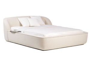 Двуспальная мягкая кровать из ткани