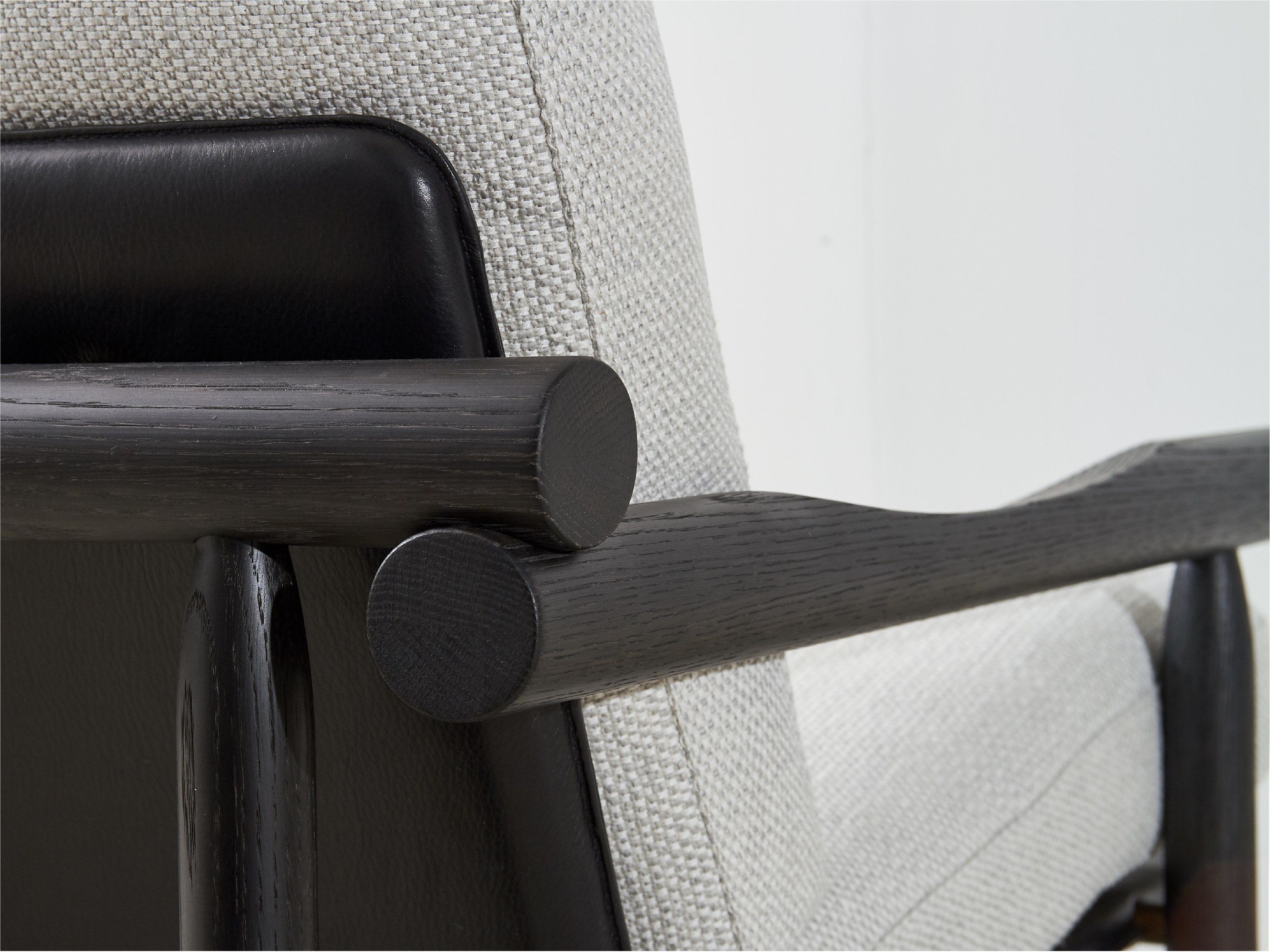 Деревянное кресло с подлокотниками District Eight Stilt ARCH-00016891 - Вид №4