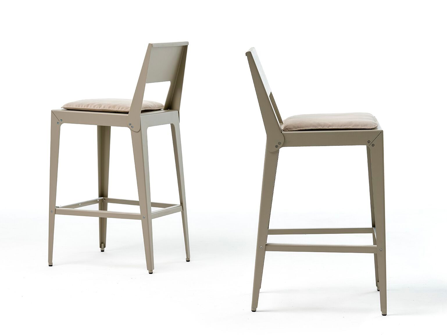 Высокий стул из листового металла с подставкой для ног EPÒNIMO Alu ARCH-00082033 - Вид №5