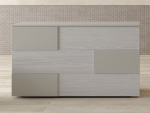 Деревянный комод